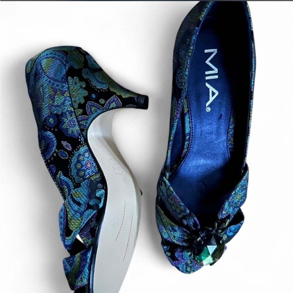 MIA Women's Patterned Blue & Green Kitten Heels